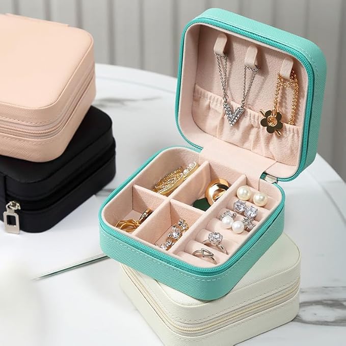 Travel jewelry case travel jewelry organizer for Rings Earrings Necklace Bracelet travel Jewelry box for women (3.9 * 3.9 * 1.96Inch)