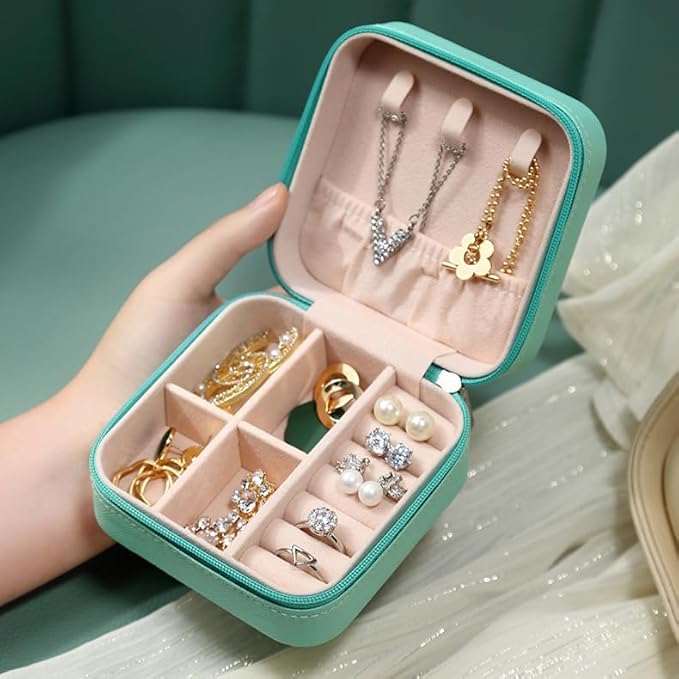 Travel jewelry case travel jewelry organizer for Rings Earrings Necklace Bracelet travel Jewelry box for women (3.9 * 3.9 * 1.96Inch)